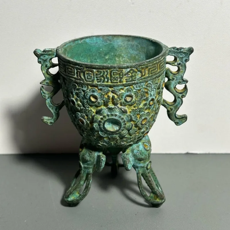 Collectible Vintage Wine - Coupe rituelle en bronze antique avec