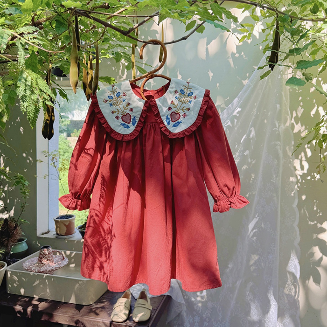 Robe brodée à col Claudine et  - Vintage Collectible Baby Dolls avis et prix
